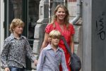 Amsterdam 15 juni 2011
Babette v Veen met haar kinderen op straat in Amsterdam.
Peter Smulders bv