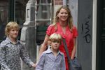Amsterdam 15 juni 2011
Babette v Veen met haar kinderen op straat in Amsterdam.
Peter Smulders bv