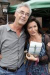 Lage Vuursche 8 juni 2011
Presentatie boek Belinda Meuldijk in Lage Vuursche . Haar zoon Robert en
vriend Thierry Duval zijn natuurlijk aanwezig. Belinda met broer
Peter Smulders bv