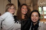 Amsterdam, 12 Mei 2011 Presentatie Magazine BASTA
Fajah Lourens met haar kinderen
Foto Peter Smulders BV