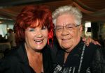 Oudendijk, 13 Mei 2011
Imca Marina 70 jaar en een groot feest
Imca met haar oudste fan/vriendin
Foto Peter Smulders BV