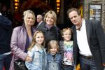 Amsterdam 11 juni 2011
Premiere Kung Fu panda in Tuschinski. Joep Sertons met zoon en zussen
Peter Smulders bv