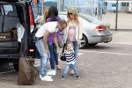 Schiphol oost 10 juni 2011
Johnny Heitinga en zijn zwangere vrouw Charlotte gaan met prive vliegtuig en dochter Jezebel op vakantie naar ibiza.
Peter Smulders bv