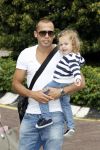 Schiphol oost 10 juni 2011
Johnny Heitinga en zijn zwangere vrouw Charlotte gaan met prive vliegtuig en dochter Jezebel op vakantie naar ibiza.
Peter Smulders bv
