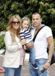Schiphol oost 10 juni 2011
Johnny Heitinga en zijn zwangere vrouw Charlotte gaan met prive vliegtuig en dochter Jezebel op vakantie naar ibiza.
Peter Smulders bv