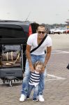 Schiphol oost 10 juni 2011
Johnny Heitinga en zijn zwangere vrouw Charlotte gaan met prive vliegtuig en dochter Jezebel op vakantie naar ibiza.
Peter Smulders bv