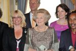 Den Haag 17 mei 2011
Prinses maxima reikt de appeltjes van Oranje uit. Prins Willem Alexander en Koningin Beatrix zijn daarbij aanwezig.
Peter Smulders bv