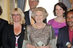 Den Haag 17 mei 2011
Prinses maxima reikt de appeltjes van Oranje uit. Prins Willem Alexander en Koningin Beatrix zijn daarbij aanwezig.
Peter Smulders bv