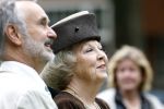 Amsterdam 26 mei 2011
Koningin Beatrix opent expositie van kunst op de apollolaan. Jan Cremer begeleidt haar.
Peter Smulders bv