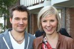 Volendam, 18 Oktober 2010
Uitreiking nieuwe Cd van de band Mon Amour
Zangeres Linda Schilder met zanger Peter de Haan
Foto Peter Smulders BV