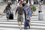 Ibiza 1 en 2 juni 2001
Diversen Bn ers vieren vakantie op ibiza. Lodewijk Hoekstra en zijn vrouw Kristel trouwen op ibiza
Peter Smulders bv