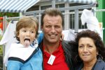 Beverwijk 29 mei 2011
Rafael Sylvie en Damian v d Vaart bij het voetbaaltournooi dat rafael elk jaar organiseert. ouders Rafael Lolita en Ramon v d Vaart
Peter Smulders bv