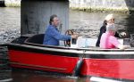 Amsterdam 7 mei 2011
Maarten Spanjer en zijn vriendin varen met hun boot door de grachten van Amsterdam.
Peter Smulders bv