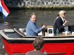 Amsterdam 7 mei 2011
Maarten Spanjer en zijn vriendin varen met hun boot door de grachten van Amsterdam.
Peter Smulders bv