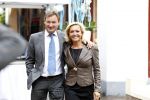 Laren 16 mei 2011
Opening Hastens winkel door oa Mariska v Kolck en haar nieuwe vriend Edgar Peer.
Peter Smulders bv