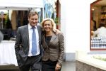 Laren 16 mei 2011
Opening Hastens winkel door oa Mariska v Kolck en haar nieuwe vriend Edgar Peer.
Peter Smulders bv