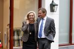 Laren 16 mei 2011
Opening Hastens winkel door oa Mariska v Kolck en haar nieuwe vriend Edgar Peer.
Peter Smulders bv