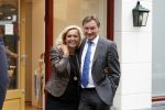 Laren 16 mei 2011
Opening Hastens winkel door oa Mariska v Kolck en haar nieuwe vriend Edgar Peer.
Peter Smulders bv