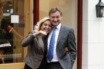 Laren 16 mei 2011
Opening Hastens winkel door oa Mariska v Kolck en haar nieuwe vriend Edgar Peer.
Peter Smulders bv