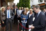 Laren 16 mei 2011
Opening Hastens winkel door oa Mariska v Kolck en haar nieuwe vriend Edgar Peer.
Peter Smulders bv