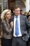 Laren 16 mei 2011
Opening Hastens winkel door oa Mariska v Kolck en haar nieuwe vriend Edgar Peer.
Peter Smulders bv