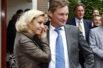 Laren 16 mei 2011
Opening Hastens winkel door oa Mariska v Kolck en haar nieuwe vriend Edgar Peer.
Peter Smulders bv