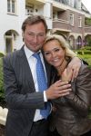 Laren 16 mei 2011
Opening Hastens winkel door oa Mariska v Kolck en haar nieuwe vriend Edgar Peer.
Peter Smulders bv