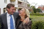 Laren 16 mei 2011
Opening Hastens winkel door oa Mariska v Kolck en haar nieuwe vriend Edgar Peer.
Peter Smulders bv