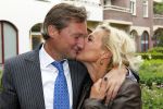 Laren 16 mei 2011
Opening Hastens winkel door oa Mariska v Kolck en haar nieuwe vriend Edgar Peer.
Peter Smulders bv