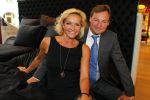 Laren 16 mei 2011
Opening Hastens winkel door oa Mariska v Kolck en haar nieuwe vriend Edgar Peer.
Peter Smulders bv