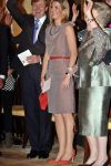 Den Haag 17 mei 2011
Prinses maxima reikt de appeltjes van Oranje uit. Prins Willem Alexander en Koningin Beatrix zijn daarbij aanwezig.
Peter Smulders bv