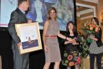 Den Haag 17 mei 2011
Prinses maxima reikt de appeltjes van Oranje uit. Prins Willem Alexander en Koningin Beatrix zijn daarbij aanwezig.
Peter Smulders bv