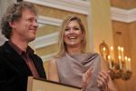 Den Haag 17 mei 2011
Prinses maxima reikt de appeltjes van Oranje uit. Prins Willem Alexander en Koningin Beatrix zijn daarbij aanwezig.
Peter Smulders bv
