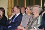 Den Haag 17 mei 2011
Prinses maxima reikt de appeltjes van Oranje uit. Prins Willem Alexander en Koningin Beatrix zijn daarbij aanwezig.
Peter Smulders bv
