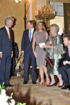 Den Haag 17 mei 2011
Prinses maxima reikt de appeltjes van Oranje uit. Prins Willem Alexander en Koningin Beatrix zijn daarbij aanwezig.
Peter Smulders bv