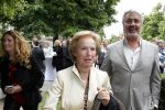 Amsterdam 26 mei 2011
Koningin Beatrix opent expositie van kunst op de apollolaan. Jan Cremer begeleidt haar. Nina Brink met Pieter Storms en haar dochter
Peter Smulders bv