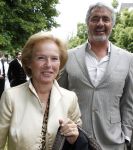 Amsterdam 26 mei 2011
Koningin Beatrix opent expositie van kunst op de apollolaan. Jan Cremer begeleidt haar. Nina Brink met Pieter Storms en haar dochter
Peter Smulders bv