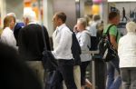 Schiphol 9 juni 2011
Ronald de Boer en zijn nieuwe vriendin Suze v Rozelaar gaan samen op vakantie.
Peter Smulders bv