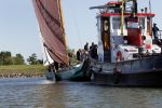 Lemmer, 4 Juli 2011
De SKS skutsjes zijn samen met de skutsjes uit de A-klasse van de IFKS ingedeeld in Klasse 1 Als fotograaf aan boord van de STRIIDBER met schipper Siebo Zijsling | uit Ijlst
Foto Peter Smulders BVâ€¨ (2-2-7)