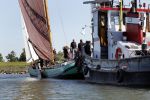 Lemmer, 4 Juli 2011
De SKS skutsjes zijn samen met de skutsjes uit de A-klasse van de IFKS ingedeeld in Klasse 1 Als fotograaf aan boord van de STRIIDBER met schipper Siebo Zijsling | uit Ijlst
Foto Peter Smulders BVâ€¨ (2-2-7)
