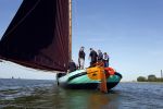 Lemmer, 4 Juli 2011
De SKS skutsjes zijn samen met de skutsjes uit de A-klasse van de IFKS ingedeeld in Klasse 1 Als fotograaf aan boord van de STRIIDBER met schipper Siebo Zijsling | uit Ijlst
Foto Peter Smulders BVâ€¨ (2-2-7)