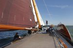 Lemmer, 4 Juli 2011
De SKS skutsjes zijn samen met de skutsjes uit de A-klasse van de IFKS ingedeeld in Klasse 1 Als fotograaf aan boord van de STRIIDBER met schipper Siebo Zijsling | uit Ijlst
Foto Peter Smulders BVâ€¨ (2-2-7)