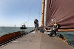 Lemmer, 4 Juli 2011
De SKS skutsjes zijn samen met de skutsjes uit de A-klasse van de IFKS ingedeeld in Klasse 1 Als fotograaf aan boord van de STRIIDBER met schipper Siebo Zijsling | uit Ijlst
Foto Peter Smulders BVâ€¨ (2-2-7)