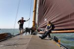 Lemmer, 4 Juli 2011
De SKS skutsjes zijn samen met de skutsjes uit de A-klasse van de IFKS ingedeeld in Klasse 1 Als fotograaf aan boord van de STRIIDBER met schipper Siebo Zijsling | uit Ijlst
Foto Peter Smulders BVâ€¨ (2-2-7)