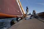 Lemmer, 4 Juli 2011
De SKS skutsjes zijn samen met de skutsjes uit de A-klasse van de IFKS ingedeeld in Klasse 1 Als fotograaf aan boord van de STRIIDBER met schipper Siebo Zijsling | uit Ijlst
Foto Peter Smulders BVâ€¨ (2-2-7)