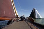Lemmer, 4 Juli 2011
De SKS skutsjes zijn samen met de skutsjes uit de A-klasse van de IFKS ingedeeld in Klasse 1 Als fotograaf aan boord van de STRIIDBER met schipper Siebo Zijsling | uit Ijlst
Foto Peter Smulders BVâ€¨ (2-2-7)