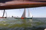 Lemmer, 4 Juli 2011
De SKS skutsjes zijn samen met de skutsjes uit de A-klasse van de IFKS ingedeeld in Klasse 1 Als fotograaf aan boord van de STRIIDBER met schipper Siebo Zijsling | uit Ijlst
Foto Peter Smulders BVâ€¨ (2-2-7)