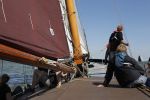 Lemmer, 4 Juli 2011
De SKS skutsjes zijn samen met de skutsjes uit de A-klasse van de IFKS ingedeeld in Klasse 1 Als fotograaf aan boord van de STRIIDBER met schipper Siebo Zijsling | uit Ijlst
Foto Peter Smulders BVâ€¨ (2-2-7)