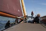 Lemmer, 4 Juli 2011
De SKS skutsjes zijn samen met de skutsjes uit de A-klasse van de IFKS ingedeeld in Klasse 1 Als fotograaf aan boord van de STRIIDBER met schipper Siebo Zijsling | uit Ijlst
Foto Peter Smulders BVâ€¨ (2-2-7)