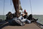 Lemmer, 4 Juli 2011
De SKS skutsjes zijn samen met de skutsjes uit de A-klasse van de IFKS ingedeeld in Klasse 1 Als fotograaf aan boord van de STRIIDBER met schipper Siebo Zijsling | uit Ijlst
Foto Peter Smulders BVâ€¨ (2-2-7)